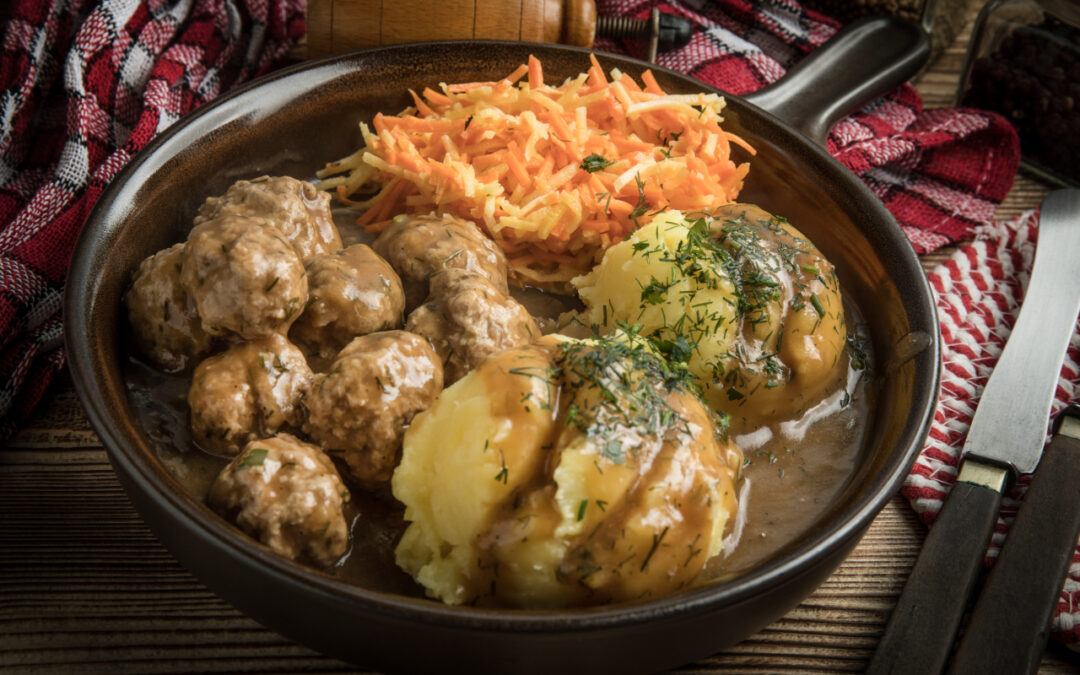 Kuchnia czeska – przewodnik po tradycyjnych smakach. Svíčková na śmietanie, gulasz i knedlíki to klasyki