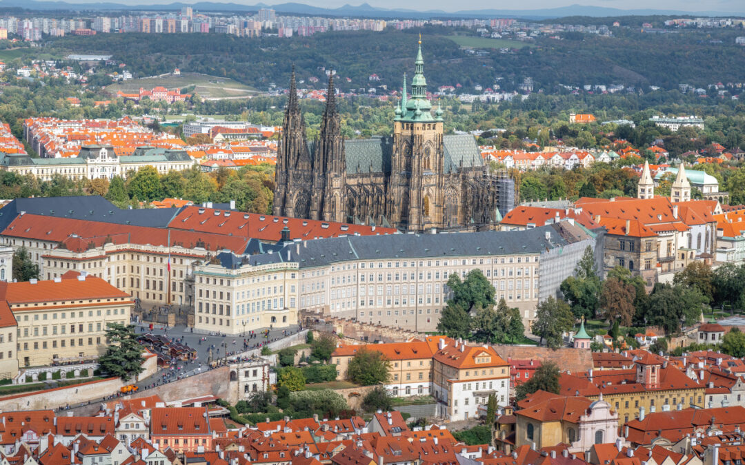 Praski Zamek i Hradczany – największy zamek świata. Kompleks z bazyliką św. Jerzego, katedrą św. Wita i Złotą Uliczką